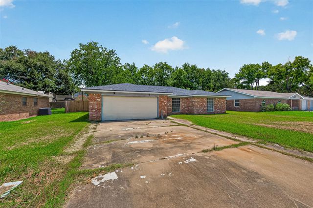 2013 Long Dr, Richmond, TX 77469