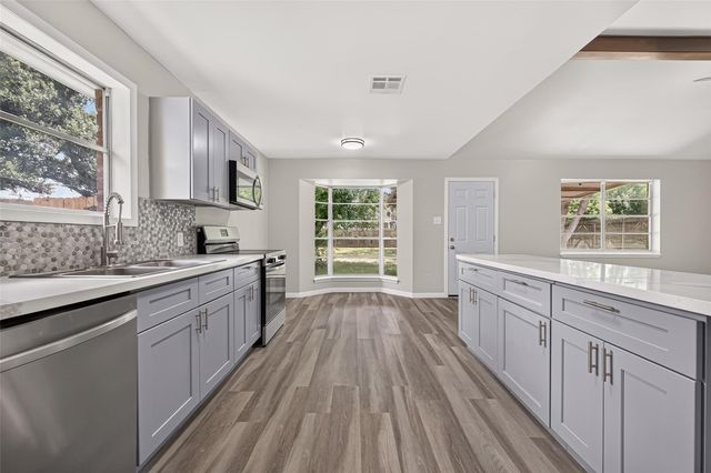 2013 Long Dr, Richmond, TX 77469
