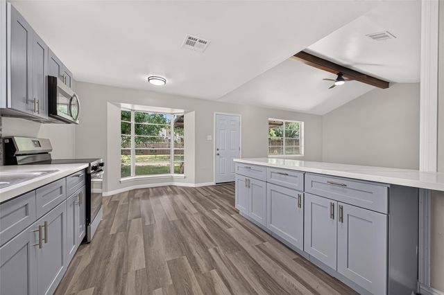 2013 Long Dr, Richmond, TX 77469