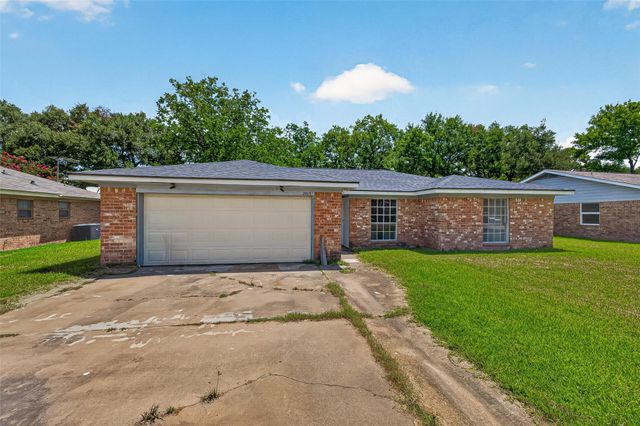 2013 Long Dr, Richmond, TX 77469