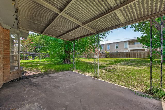 2013 Long Dr, Richmond, TX 77469
