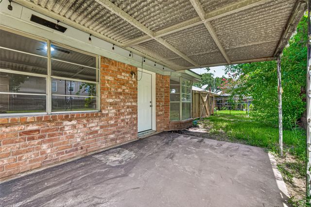 2013 Long Dr, Richmond, TX 77469