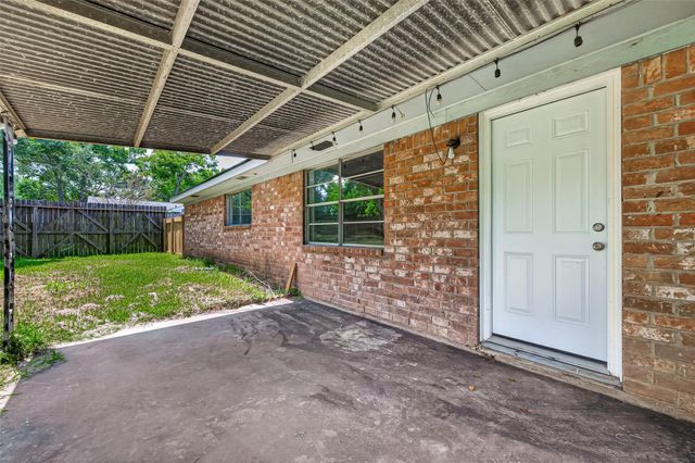 2013 Long Dr, Richmond, TX 77469