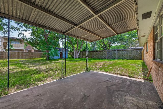 2013 Long Dr, Richmond, TX 77469