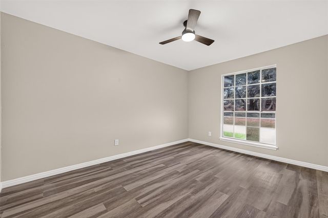 2013 Long Dr, Richmond, TX 77469