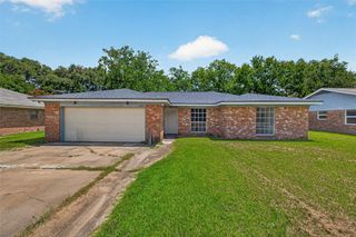 2013 Long Dr, Richmond, TX 77469