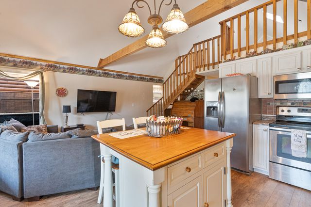 158 Bears Paw Way, Hollister, MO 65672