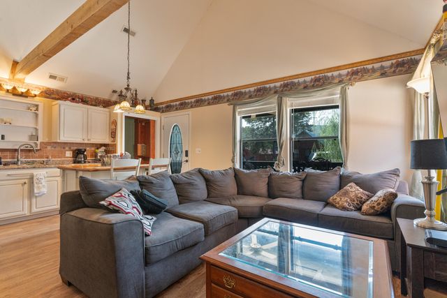 158 Bears Paw Way, Hollister, MO 65672