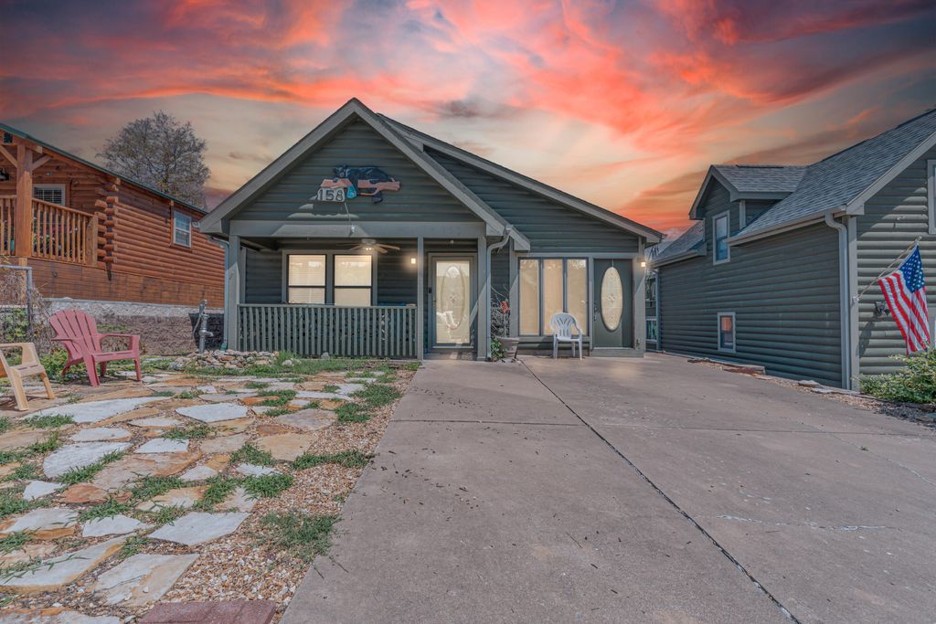 158 Bears Paw Way, Hollister, MO 65672