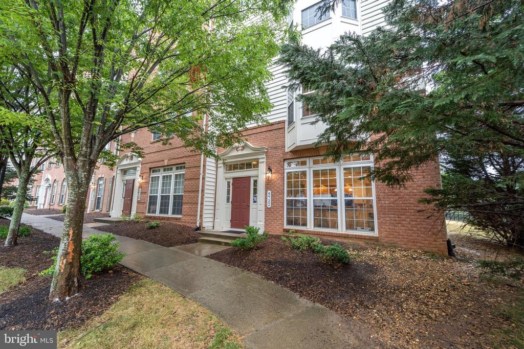 5722 CALLCOTT WAY, Alexandria, VA 22312