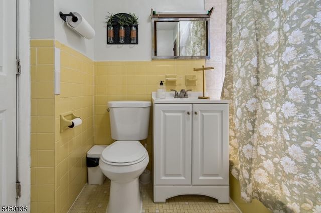 826 Degraw Ave, Newark City, NJ 07104