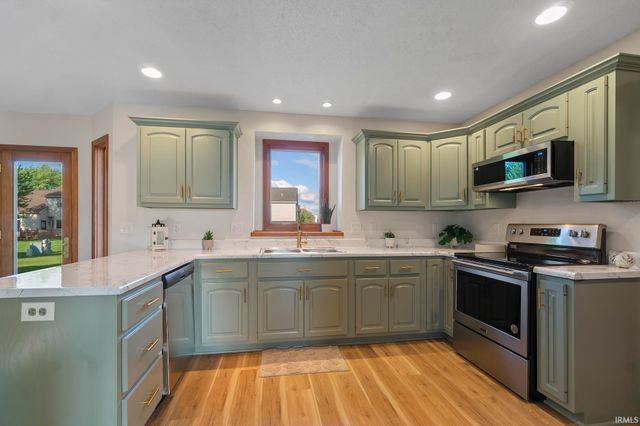2335 Pine Point Cove, Fort Wayne, IN 46814