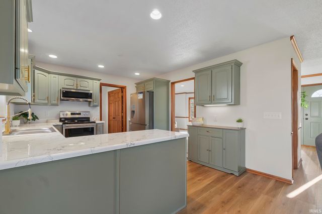 2335 Pine Point Cove, Fort Wayne, IN 46814