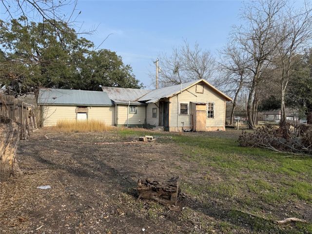 1109 Pecos ST, Lockhart, TX 78644