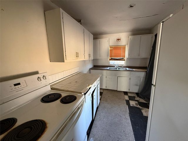 1109 Pecos ST, Lockhart, TX 78644