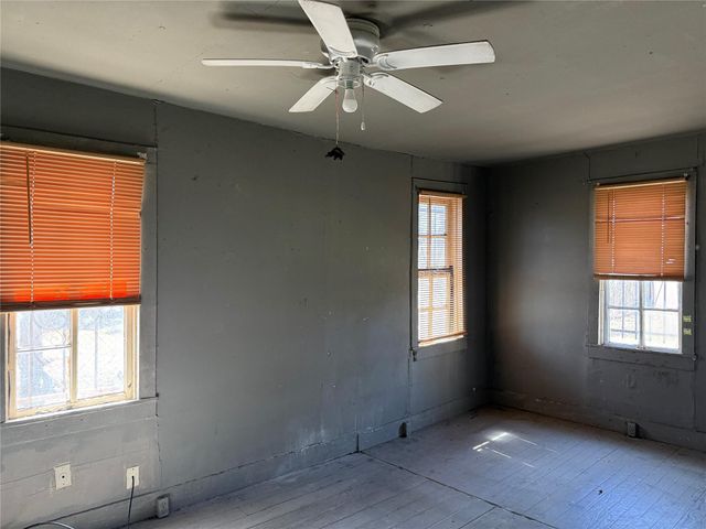 1109 Pecos ST, Lockhart, TX 78644