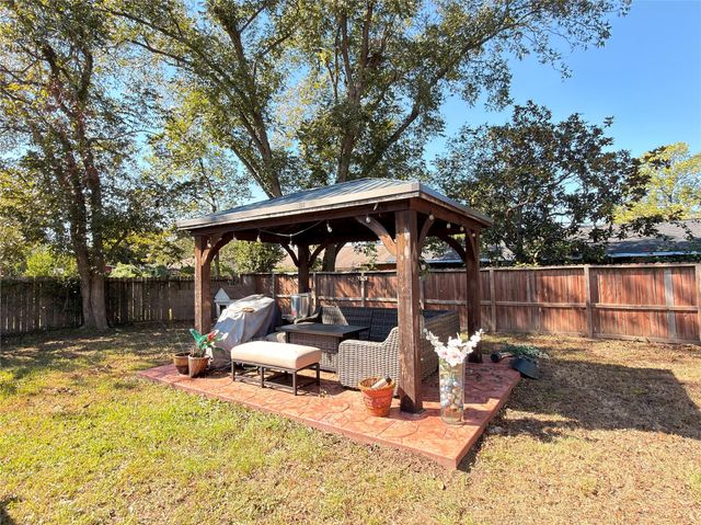 6406 Tall Willow Drive, Houston, TX 77088