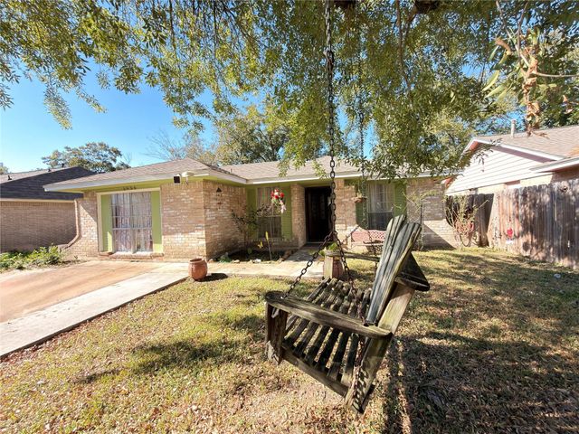 6406 Tall Willow Drive, Houston, TX 77088