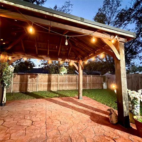 6406 Tall Willow Drive, Houston, TX 77088