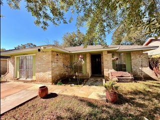 6406 Tall Willow Drive, Houston, TX 77088