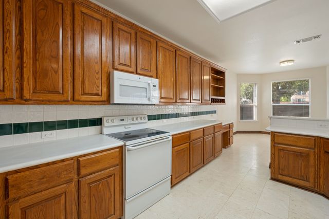 1718 Lake Bluff Drive, Garland, TX 75043