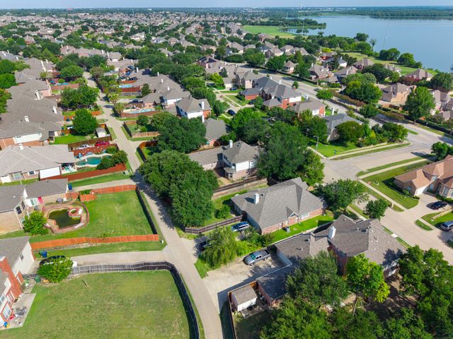 1718 Lake Bluff Drive, Garland, TX 75043