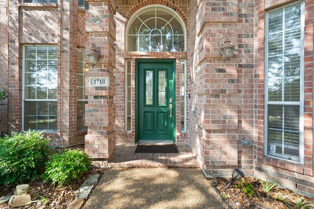 1718 Lake Bluff Drive, Garland, TX 75043