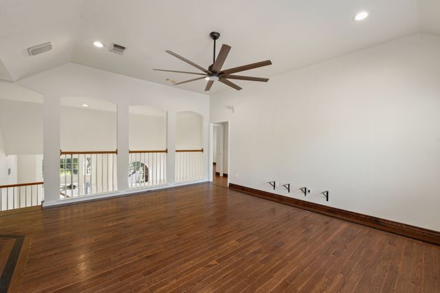 1718 Lake Bluff Drive, Garland, TX 75043