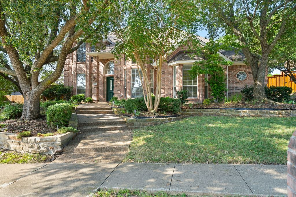 1718 Lake Bluff Drive, Garland, TX 75043