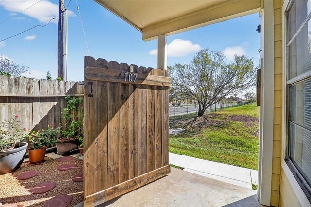 1011 Ennis Joslin Road 107, Corpus Christi, TX 78412