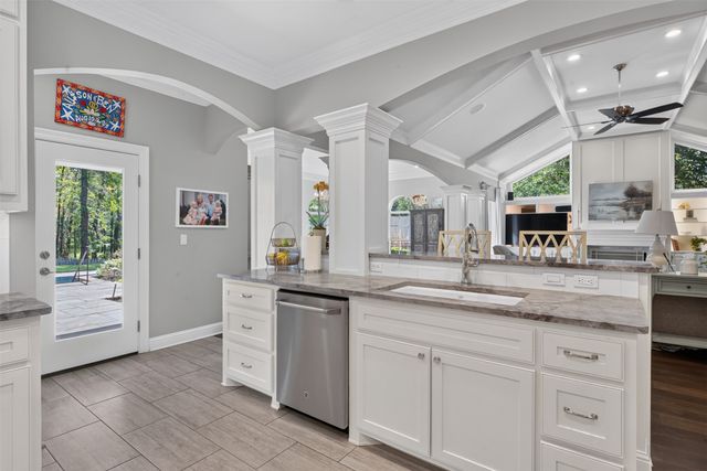 10110 Stonehedge Drive, Shreveport, LA 71106