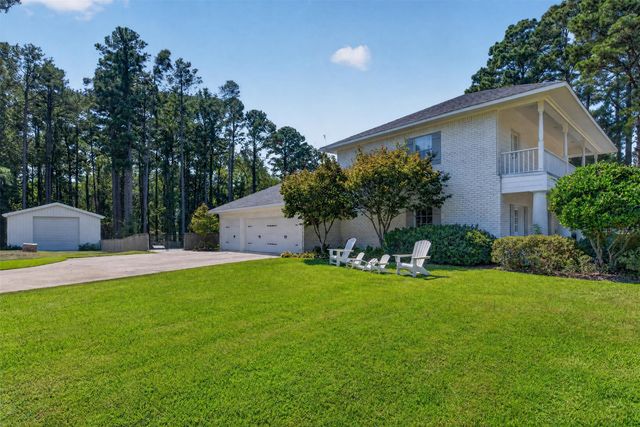 10110 Stonehedge Drive, Shreveport, LA 71106