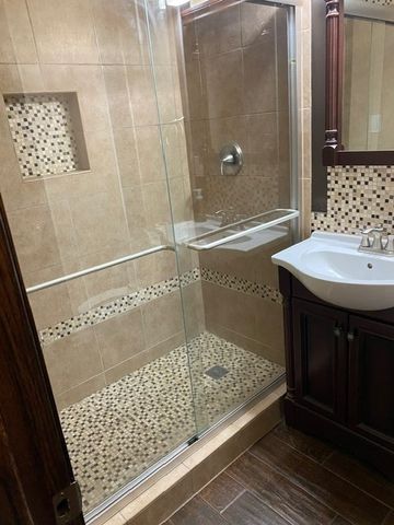 8970 N Parkside Avenue 304, Des Plaines, IL 60016