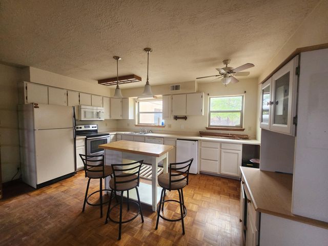 1025 Lynch Court NW, Albuquerque, NM 87104
