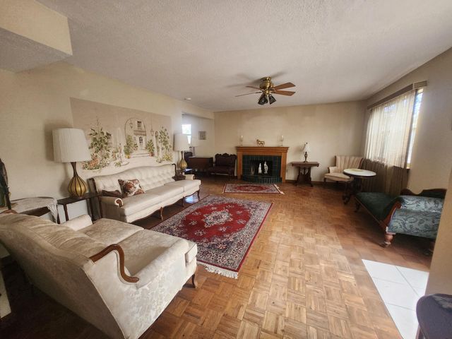 1025 Lynch Court NW, Albuquerque, NM 87104