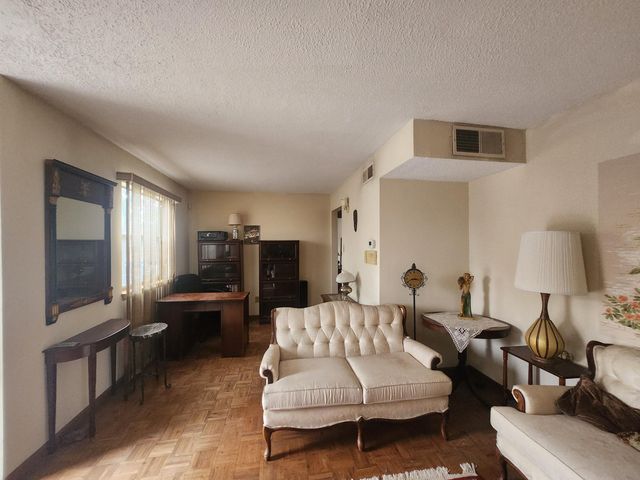 1025 Lynch Court NW, Albuquerque, NM 87104