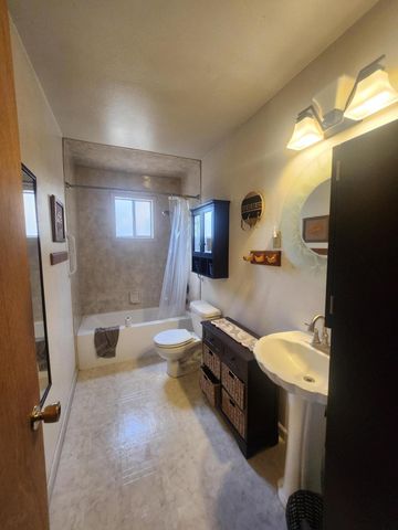 1025 Lynch Court NW, Albuquerque, NM 87104