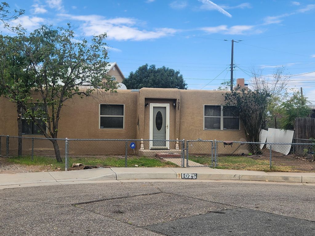 1025 Lynch Court NW, Albuquerque, NM 87104