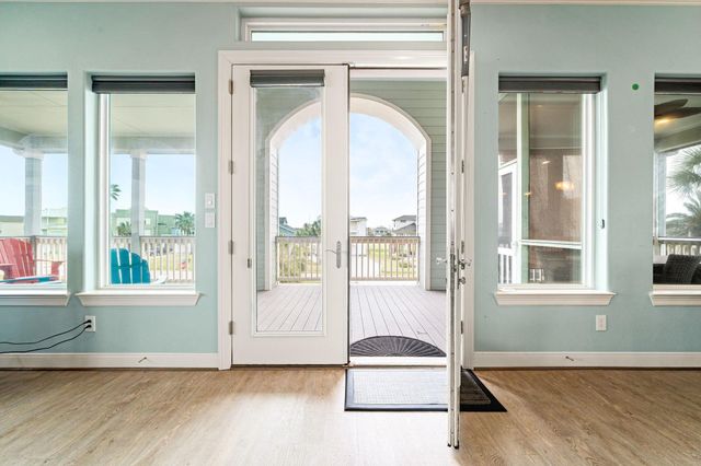 4210 Sandpiper, Galveston, TX 77554