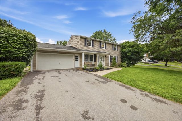 135 Maple Hill Farm Road, Penfield, NY 14526