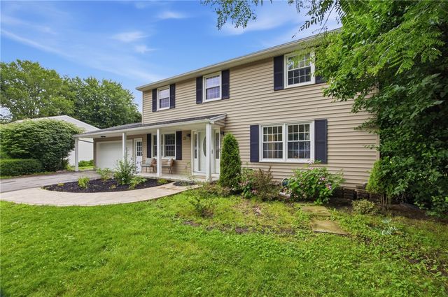 135 Maple Hill Farm Road, Penfield, NY 14526