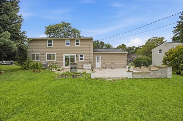 135 Maple Hill Farm Road, Penfield, NY 14526
