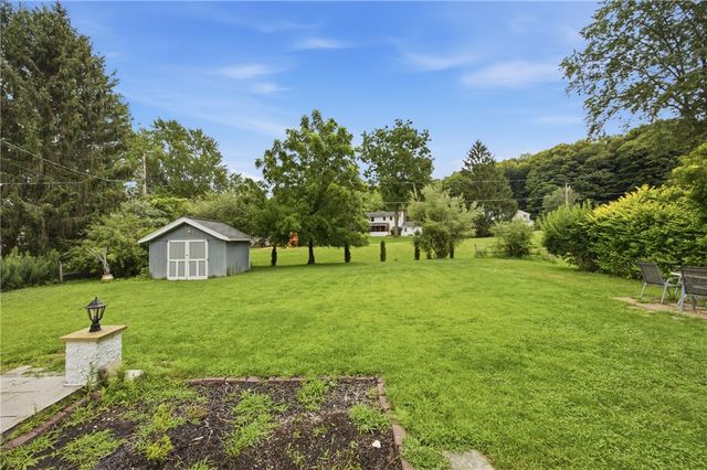 135 Maple Hill Farm Road, Penfield, NY 14526