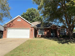 3497 Eagle Crest Circle, Springdale, AR 72762