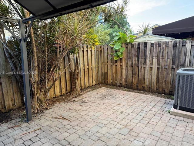 7402 NW 179th Ter 0, Hialeah, FL 33015