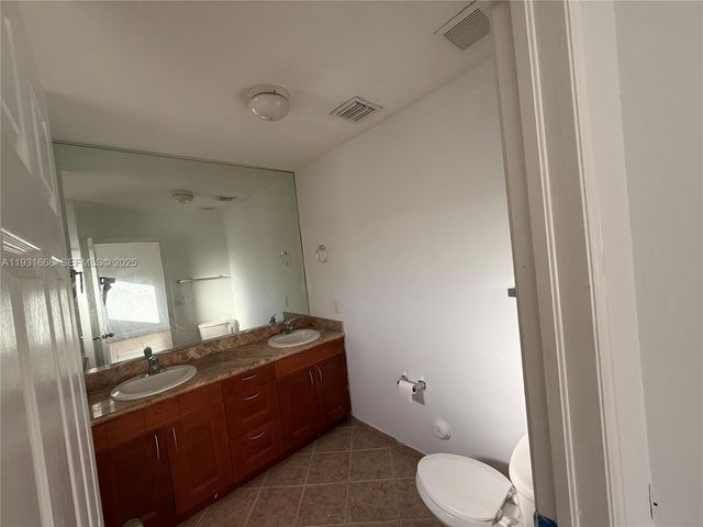 7402 NW 179th Ter 0, Hialeah, FL 33015