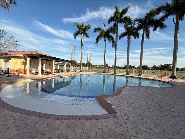 7402 NW 179th Ter 0, Hialeah, FL 33015