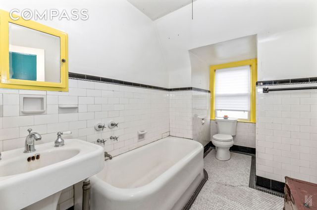 34-32 84th Street, New York City, NY 11372