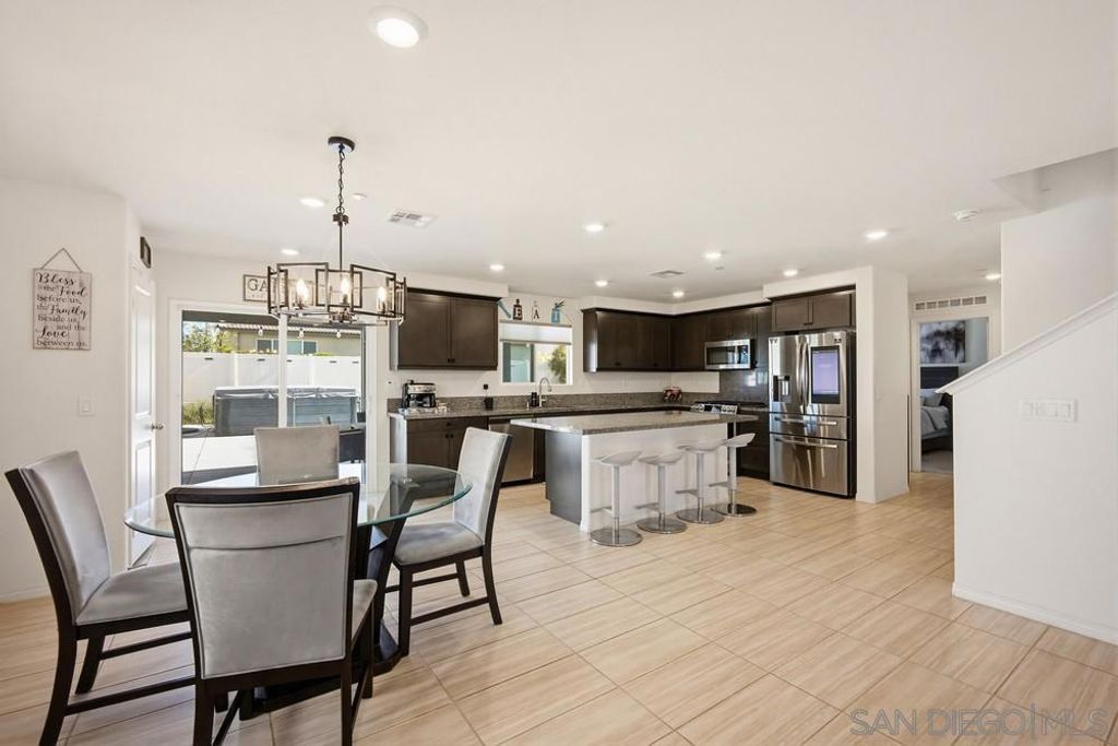 Image 12 of property listing at 32046 Prairie Crossing Dr, Winchester, CA 92596