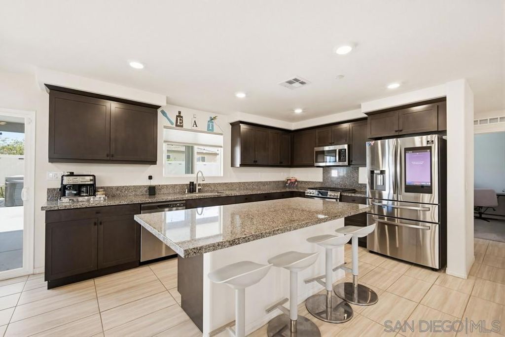 Image 13 of property listing at 32046 Prairie Crossing Dr, Winchester, CA 92596